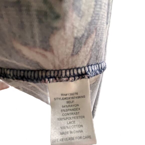 Daniel Rainn Taravel crochet detail knit floral top - Picture 8 of 8